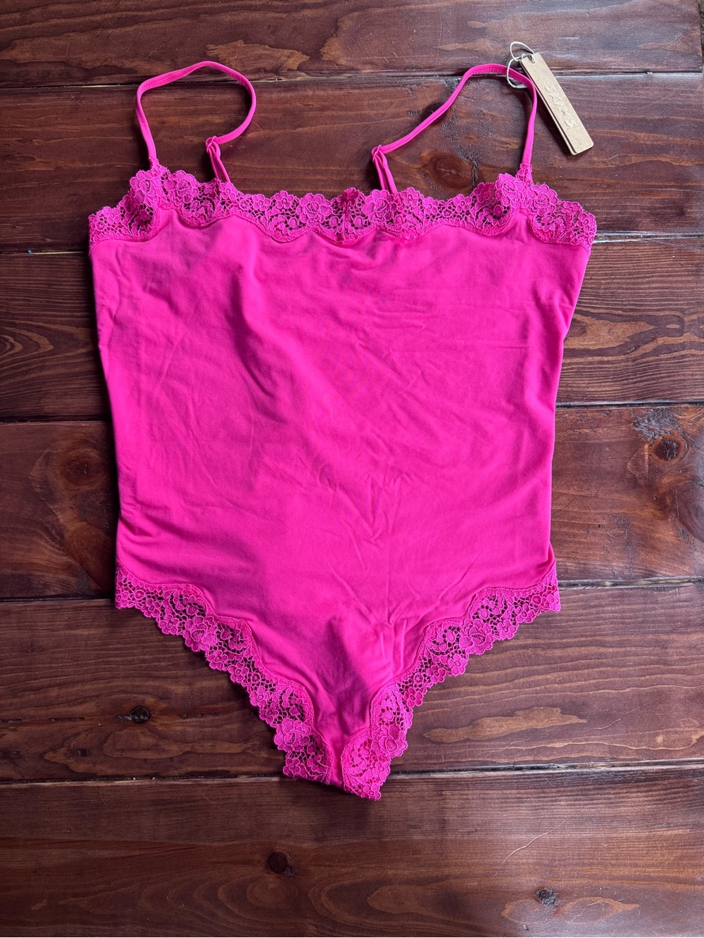 NWT SKIMS Fits Everybody Corded Lace Cami Bodysuit Neon Rose XL